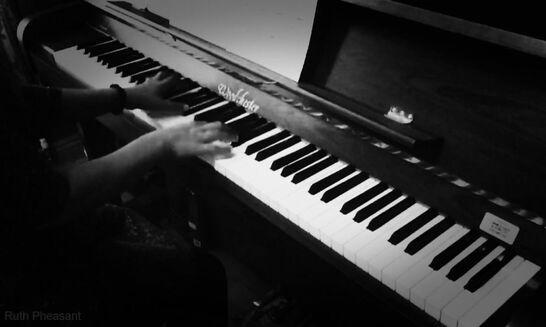Online Piano Instruction Video Screenshot